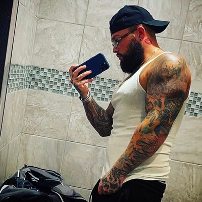 Sneaker_King412's profile picture. Sneakerhead 👟 Tatted 💉