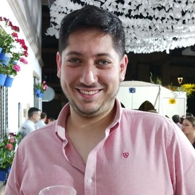 Enfermero de los pies a la cabeza. Odio el calor a muerte. Fan incondicional de la pizza y de una buena peli.