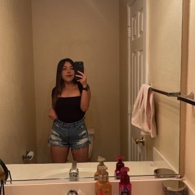 izabella_garza's profile picture. ° 𝕌𝕋𝕊𝔸’𝟚𝟛