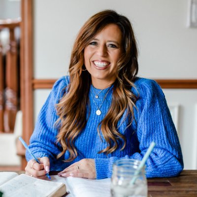 I love God & His Word❤️🙌🏻 Bible Degree from MBI📖 ✍️
Author of Wall Street Journal BestSeller &Over 30 BibleStudies HomeofGoodMorningGirls 👇🏻Tap for more