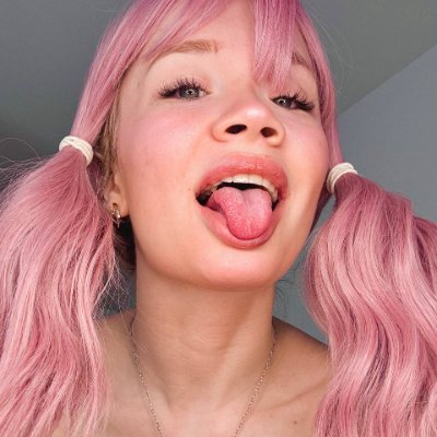 Hi! i'm Alice, but u can call me Aly, from Czech Republic 🇨🇿 , Prague, I'm 20 yo. Hope we will have a great time together 🐱
https://t.co/igG5i1gblI