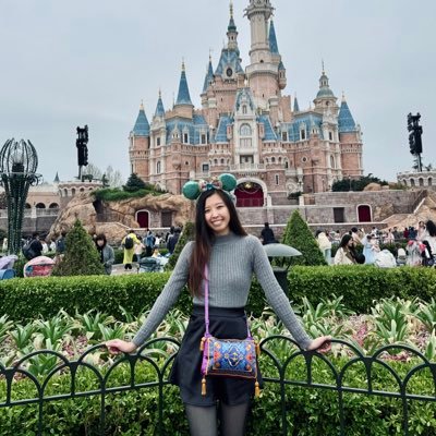 global partnerships @ secretlab but i also spend money on valorant skins, taylor swift, and disney -- all views & opinions here are my own.