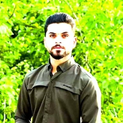 لا تـيـأس إذا إشـتـدت بـلايـاكــَ
ففي السماء إلـه ليس يـنساكـ
إِنْ يَظْلموكَـ فـعـيـنُ الـلّـهِ نَـاظـرة
أو يَـخْذلوكـً فَتِلْكَ الـعـيـنُ تَـرعَاكَــ
