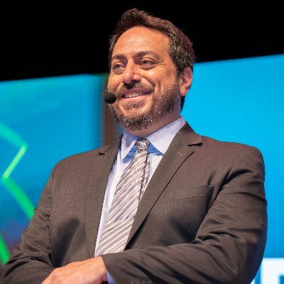 desde 2014 nesse vício chamado Twitter.