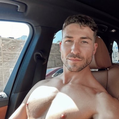 justjustjan's profile picture. 