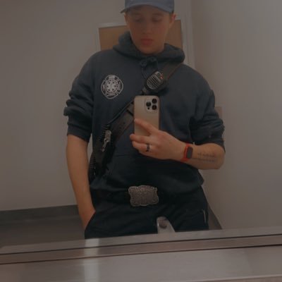I’m A Firefighter 🚒 & Really Chill Person Going To College Currently To Get My EMT I Stream On Twitch & Strom Chase With Buddies When Possible