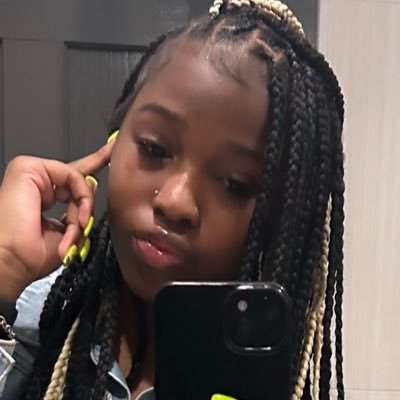 itsmarboo's profile picture. a pretty girl this my world b!tch
