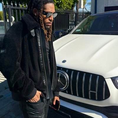 Co creator of IAMSOURCE. Artist. Web 3.0. Crypto Enthusiast. Futurist. Day Trader