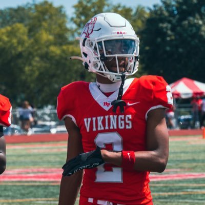 25’ Ath /db @ Homewood-Flossmoor High School / 6’1 170 lbs phone number 3129525660 email artmcknight2006@gmail.com https://t.co/0OrNEOgyQs