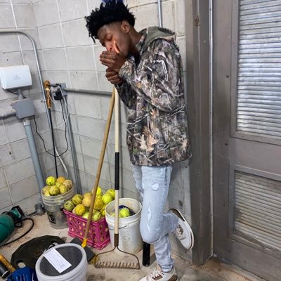 9kfrmdaset's profile picture. BIGGEST 🐦‍⬛