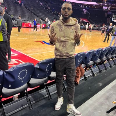 Notice how you never catch me in public.. It's cause I'm not real 🤫👽
