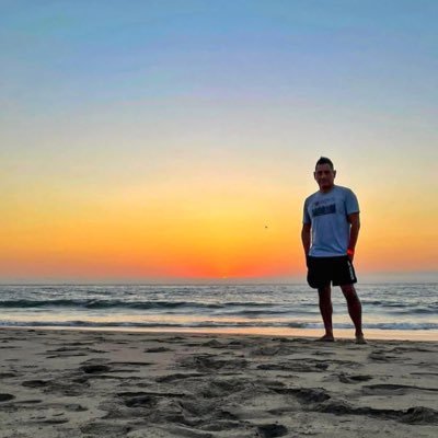 renzochc's profile picture. "Si les das más poder al poder, más duro te van a venir a joder" Molotov.