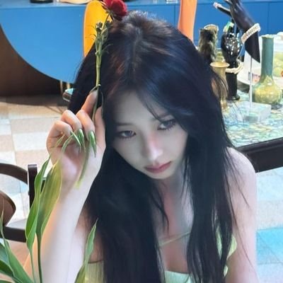 usando twitter pra n surta c a faculdade e larga tudo (tudo oq?)