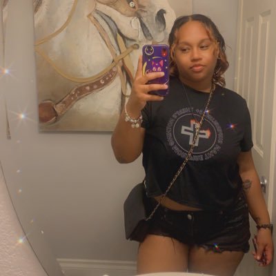 10 toes 👣 won’t fold 🙅🏽♀️💯 why would I🤷🏽♀️? D.💙💍🌈27. Humble🙏🏽 Aisha’s Keeper🕊️💛DreWay🕊️💜