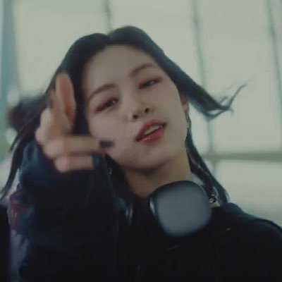 ryujindgaf's profile picture. ryujin, itzy, and everyone in between