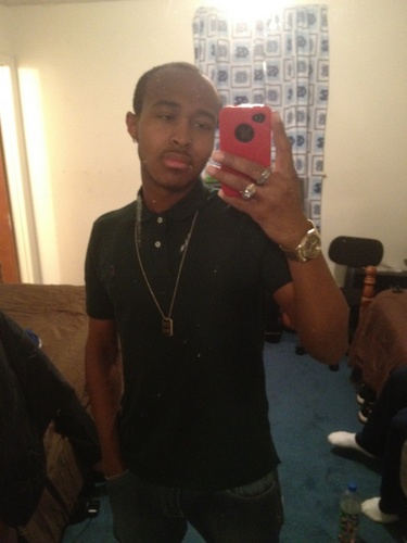 2Pic1220's profile picture. Im a cool guy but i stay 2 myself. If u wanna no more abt me, jus follow ya boy or hmu