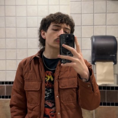check out my favorite music playlists below. apple music and spotify | also my other social media is linked below including twitch | @strawberryfrowg ♡
