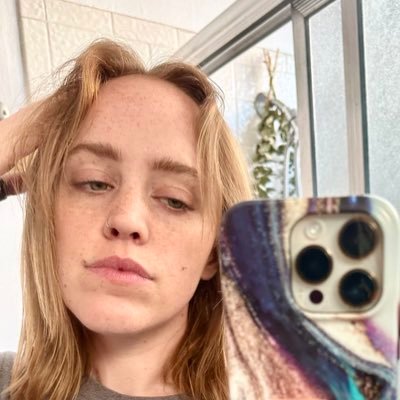 Educating Earthlings podcast host 👽✨