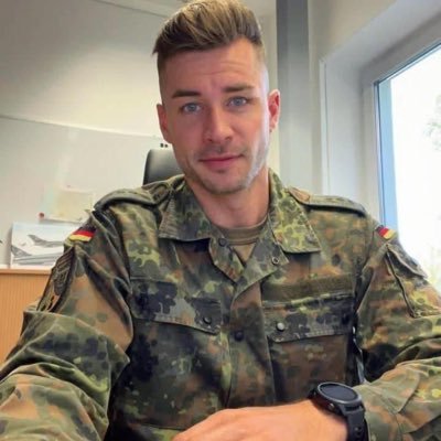 herve72905_m's profile picture. 