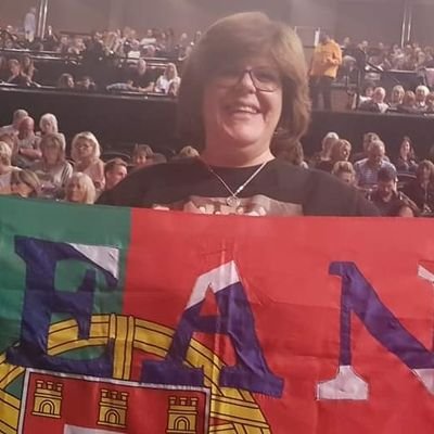 Mum,carer,dreamer & a bit of a fighter. #Keane #TomChaplin's Music & Voice: my life saviours💫
'Oh I'm still daring to dream, that's the trouble with me!'🌈🍂