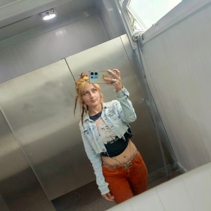 Blackriot10's profile picture. Soy una más ,una cualquiera sin paz. 
muerte al capitalismo.
libertad para Palestina y el Congo ✊🏼