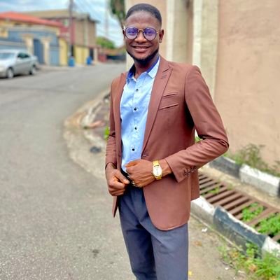 Folysamofficial's profile picture. me thinking things 🌍