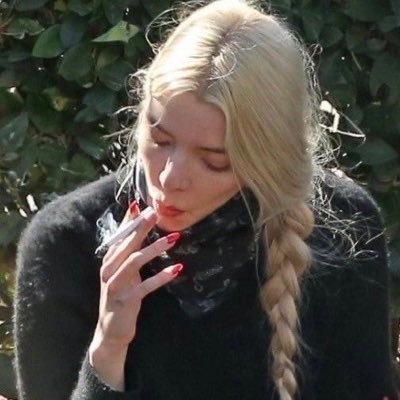 fendamira75365's profile picture. 訳あって地下で暮らしている