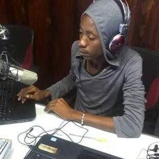 UniqueboyT81803's profile picture. Up coming JOURNALIST
🎤Young Africans🏆🔰Man Utd and Real Madrid fans🤍❤️💜⚽
 🎧Tamaduni music forever 🤐🖤.