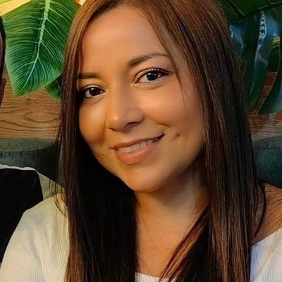 Administradora financiera y Abogada.
Atea.
Felizmente casada. Mamerta.