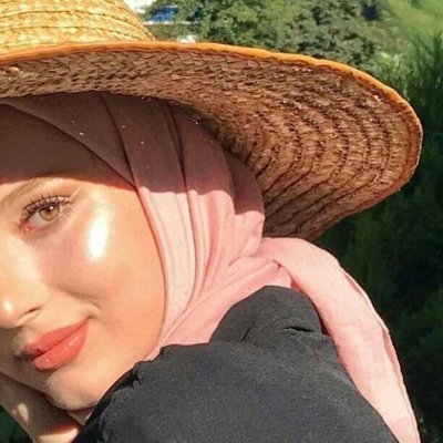 ليس السؤال كيف يراك الناس لكن السؤال كيف أنت تري نفسك.