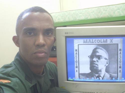 Natural de Caracas. Afrodescendiente, Socialista y Chavista. 
Oficial (EJB-RA) de Comunicaciones, Plaza del Área de Defensa Integral 414 