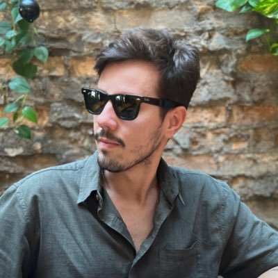 iOS Developer at @ArcTouch - Várias shits e tech talks. Espere uns tweets em português and in English as well.