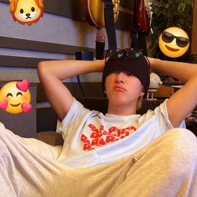 is currently in my teume era 🥰 ᵃⁿᵈ ᵃ ᵈᵉᵒᵇⁱ-ᶜᵃʳᵃᵗ ᵒⁿ ᵗʰᵉ ˢⁱᵈᵉ