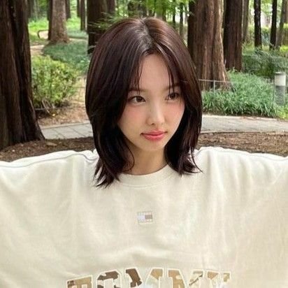 for girl groups. main: twice & le sserafim .ᐟ medyo #BINI fan acc. collecting at my own pace. ౨ৎ 🧚♂