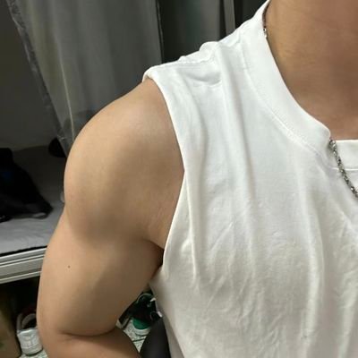 pku薄肌 178/65/23 .5 | 认识有趣的人&have fun 💪🏼
| 新人入推请多关照 | 欢迎DM
