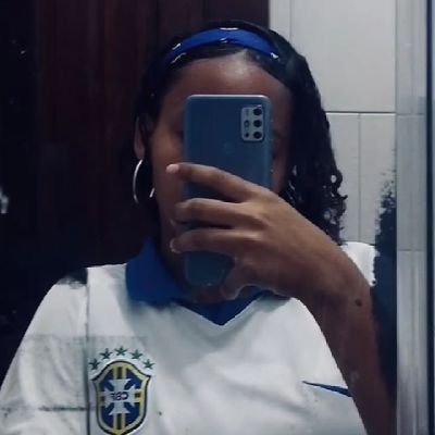 lariiszaa_'s profile picture. apenas vivendo um dia de cada vez