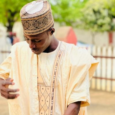 اللَّهُمَّ إِنِّي أَسْأَلُكَ يَا اللَّهُ بِأَنَّكَ الْوَاحِدُ الْأَحَدُ، الصَّمَدُ، الَّذِي لَمْ يَلِدْ وَلَمْ يُولَدْ، وَلَمْ يَكُنْ لَهُ