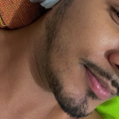 um_simplesrapaz's profile picture. Não espere muito