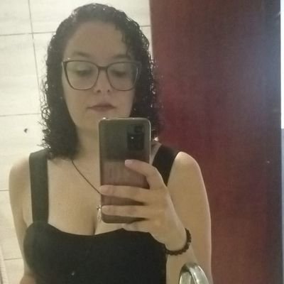 Leitora de Dark Romance e doida por café e Monster Energy
Torcedora/Sofredora do Boston Bruins