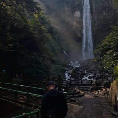 mhusni_h's profile picture. 