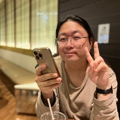 A systems engineer, a streamer under medical treatment. 技術者 / ネット配信者 / 異性装者 / 持病療養中の元金融システムエンジニア。趣味はバイクとゲームと読書とキャッシュレス決済。Apple信者。