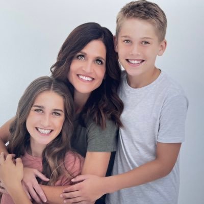 LindseyRae1015's profile picture. 