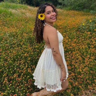 gabby_villela's profile picture. 