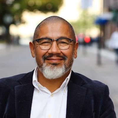 Make|Pappa|Predikant|Lärare|Dr pedagogikskt arbete|Lektor Kyrko- och missionsstudier.