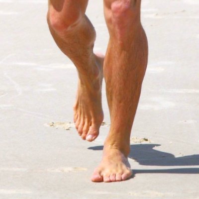 Chris Hemsworth Barefoot