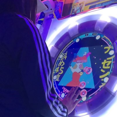 ioioioii89763's profile picture. 절 찬양해주세요