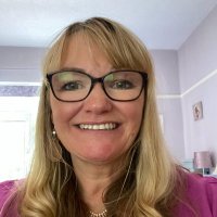Melanie Burden (@tellmelb) Twitter profile photo