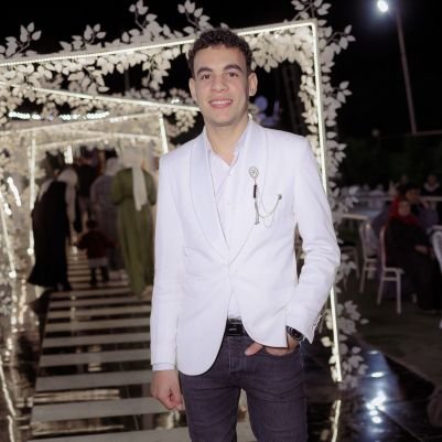 يراودني الفضول دومًاا .. لمعرفة كيف أبدو من الخاارج للآاخرين ..♥️