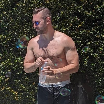 18+ only. NSFW adult content. sub in Chastity. my goal is to get more muscular & fit for doms. DM for promos #chastity