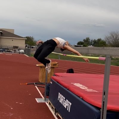 ALA QC High Jump Class of 2026|| #1 high jumper in AZ ||DIVISION 3 AND OPEN STATE CHAMPION OF 2024 || PR 5’9 Email- Kyana11williams@gmail.com|| NCAA #2406339860